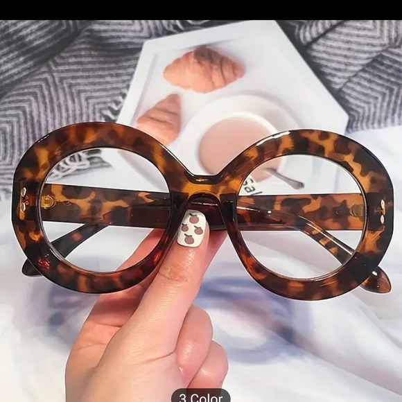 Classic Round Wider Frame, and timeless Design give this pair of eyeglasses. - Picture 1 of 12